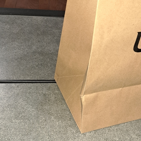 UGG GIFT BAG - Picture 4 of 7